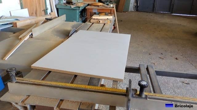 tablero de 1 x 0.60 cm que hará de cubierta de la mesa