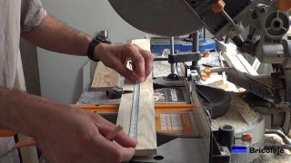 marcando la madera para cortarla