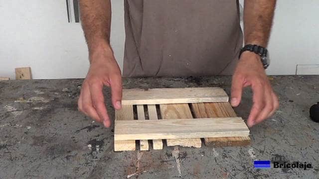 piezas de madera para hacer la base de madera con ruedas para macetas