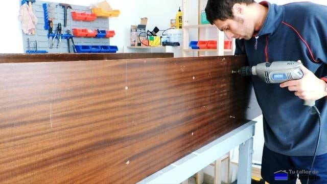 Cómo hacer una estantería de madera con restos - tutallerdebricolaje.com