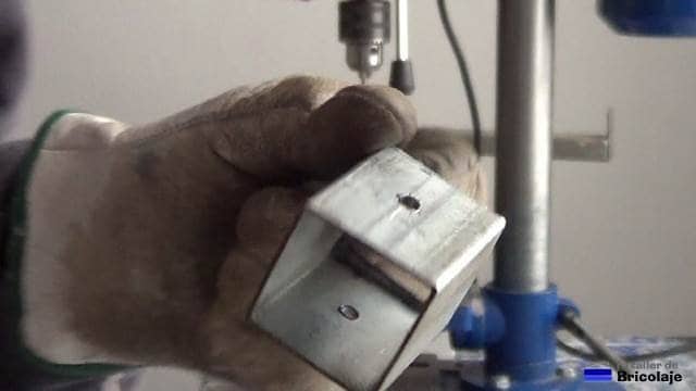 cuadradillo de 40 perforado en el centro del mismo