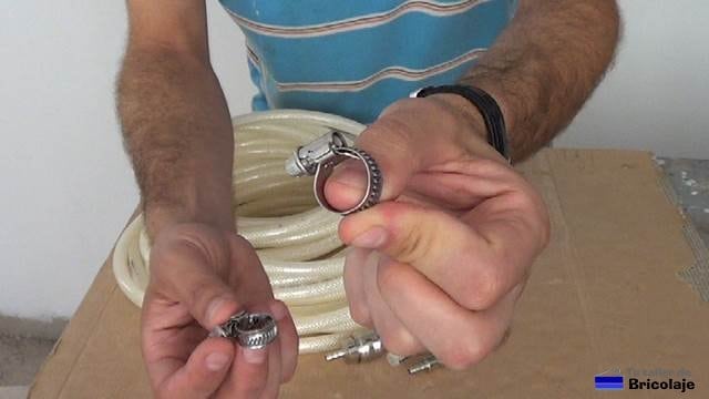 abrazaderas ajustables para poder sujetar los conectores a la manguera