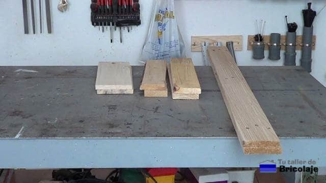 madera de palet para hacer la mesa auxiliar de terraza, azotea...