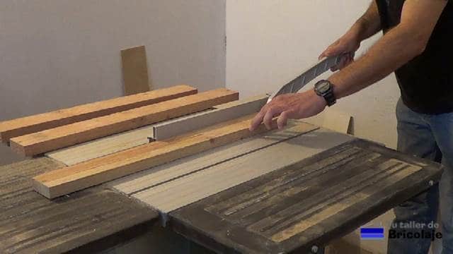 cortando los listones de madera
