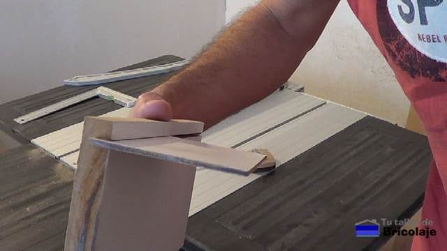 Cómo hacer una plantilla para colocar fondo de cajones