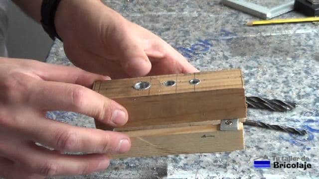 guía para unir madera mediante espigas o tarugos