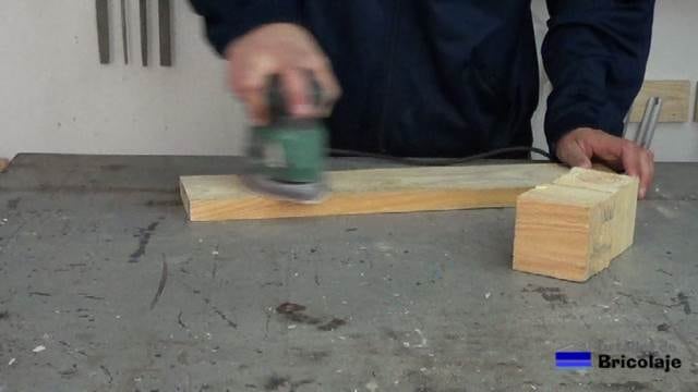 lijando la madera de palets