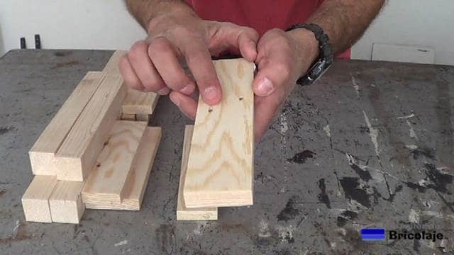madera de palets con agujeros debido a las tachas o clavos