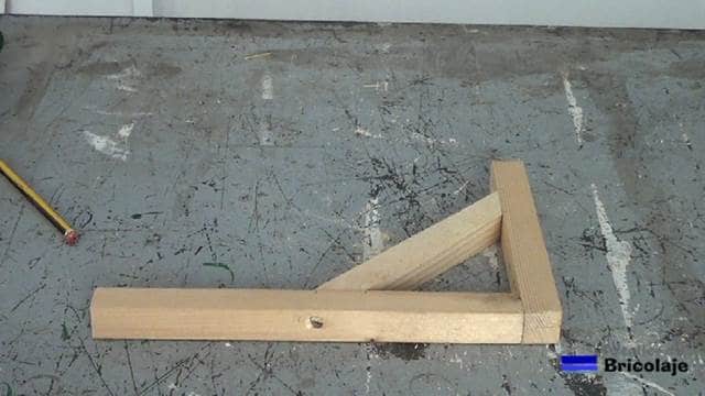 Cómo hacer un soporte de madera - tutallerdebricolaje.com