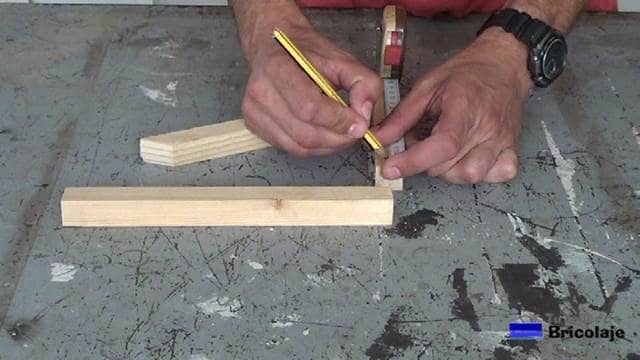 Cómo hacer un soporte de madera - tutallerdebricolaje.com