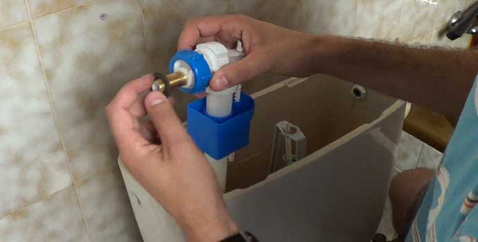 cómo sustituir la válvula de llenado para inodoros