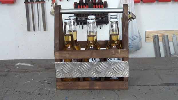 Cómo hacer un porta cervezas de madera y metal