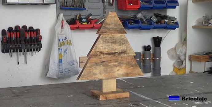 Cómo hacer un sencillo árbol de navidad con palets