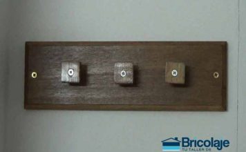 Cómo hacer un colgador de pared con madera y aluminio