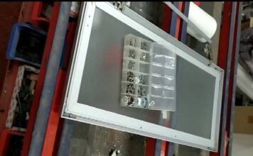 Reparación puerta mueble cocina con cristal